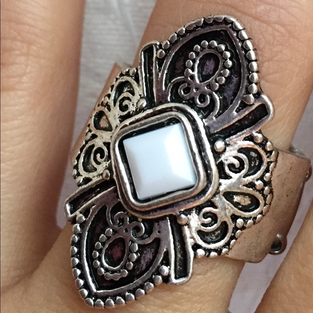(SOLD) Ring - Picture 3 of 5